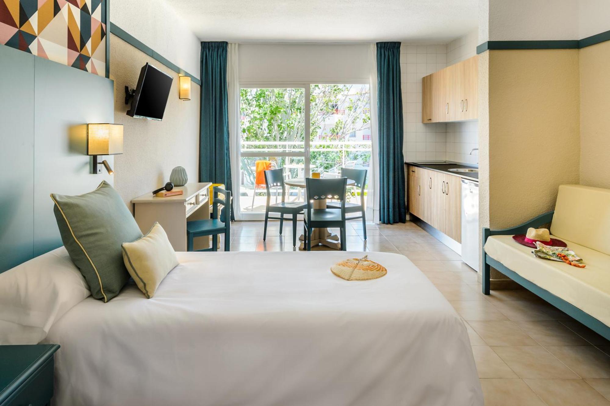 Aparthotel Vibra Club Maritim San Antonio  Exteriör bild